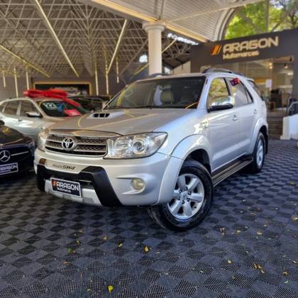 TOYOTA HILUX SW4 3.0 SRV 4X4 7 LUGARES 16V TURBO INTERCOOLER DIESEL 4P AUTOMÁTICO